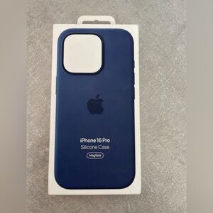 Apple iPhone 16 Pro Silicone Case Denim MagSafe – New in Box(F4)✨